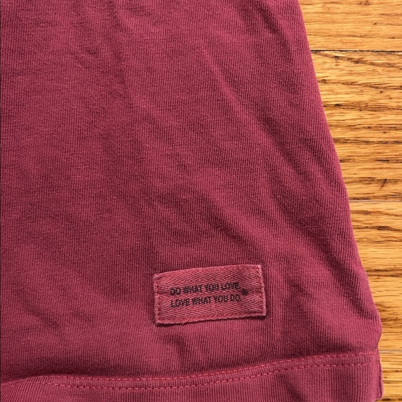 Life Is Good Maroon Womens V-Neck Shirt with Heart and Floral Design size M - Picture 3 of 5